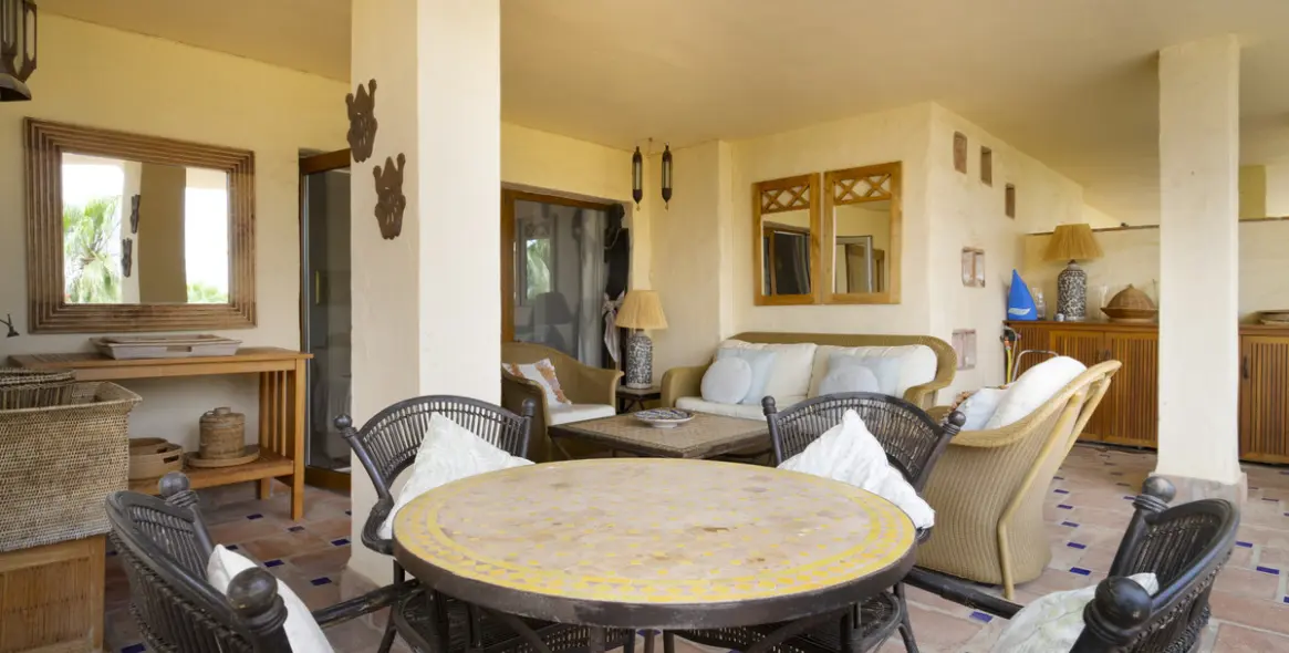 Short-term rent of middle floor apartment in The Golden Mile 8