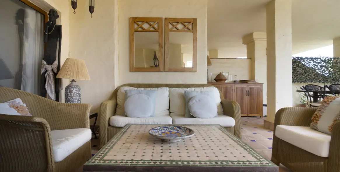 Short-term rent of middle floor apartment in The Golden Mile 9