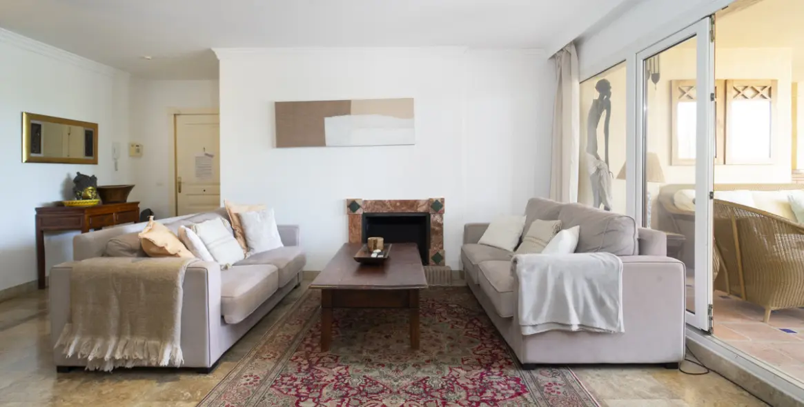 Short-term rent of middle floor apartment in The Golden Mile 10