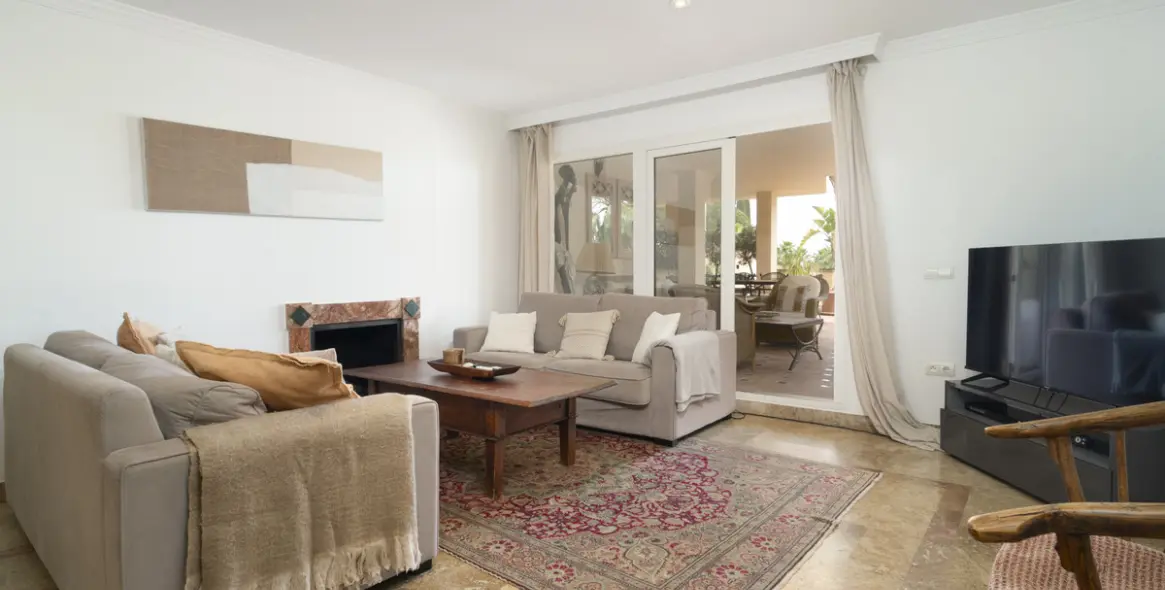 Short-term rent of middle floor apartment in The Golden Mile 11