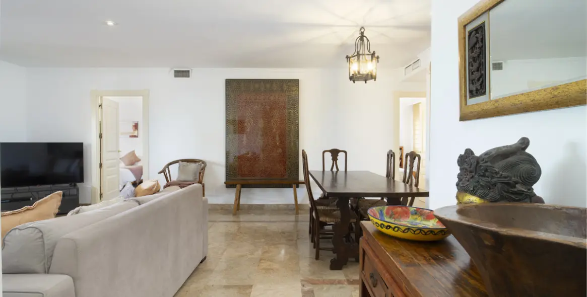 Short-term rent of middle floor apartment in The Golden Mile 14