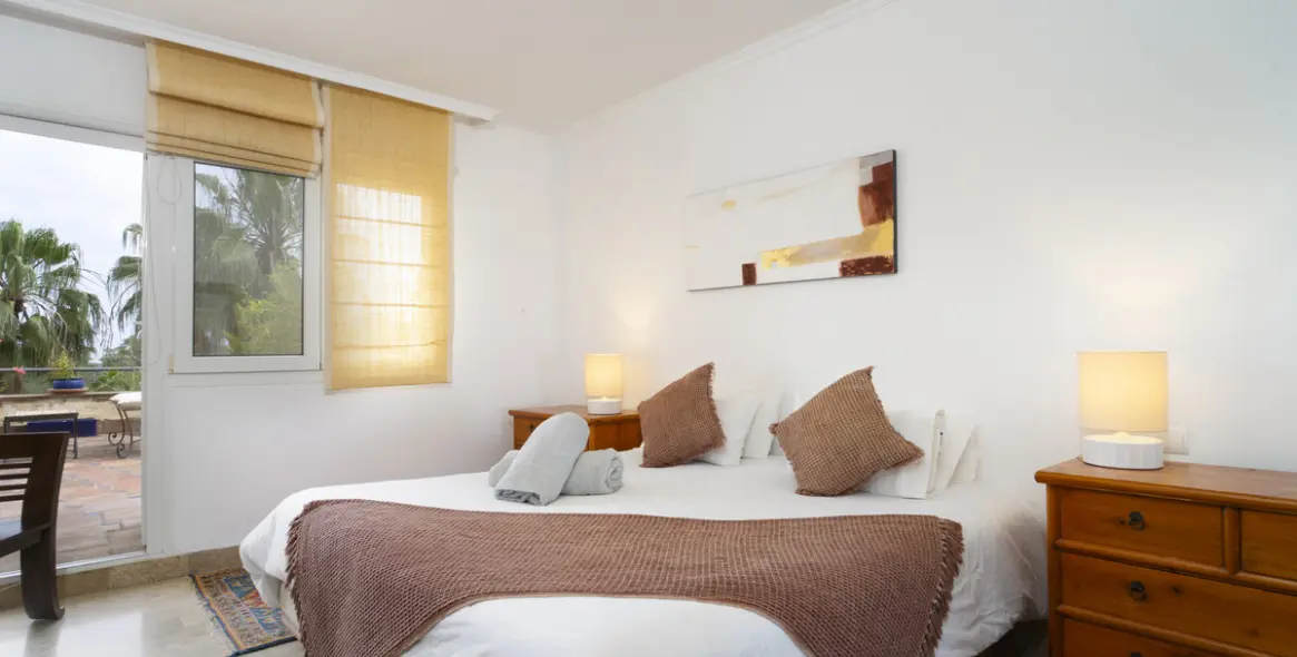 Short-term rent of middle floor apartment in The Golden Mile 15