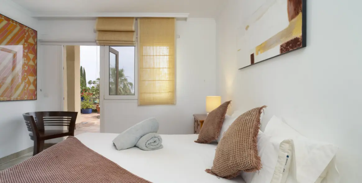 Short-term rent of middle floor apartment in The Golden Mile 16