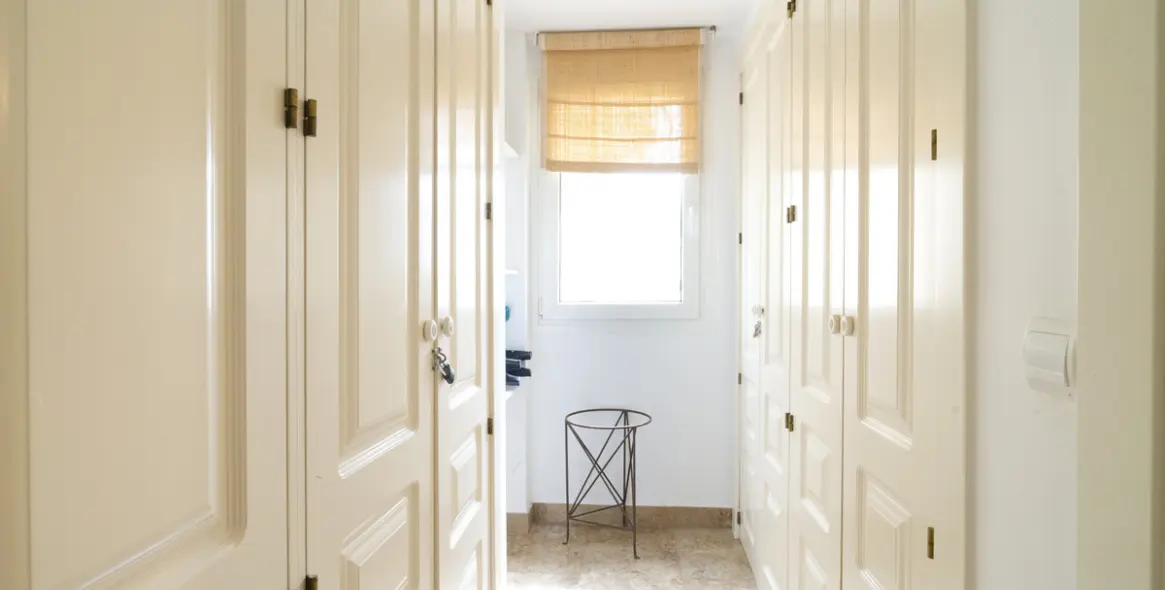 Short-term rent of middle floor apartment in The Golden Mile 17