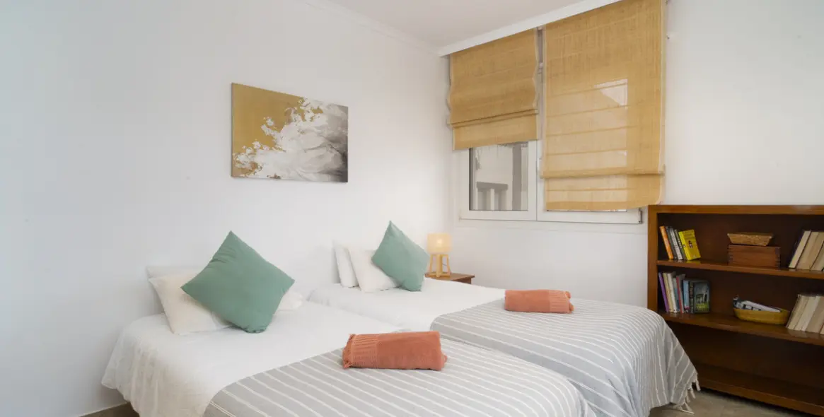Short-term rent of middle floor apartment in The Golden Mile 21