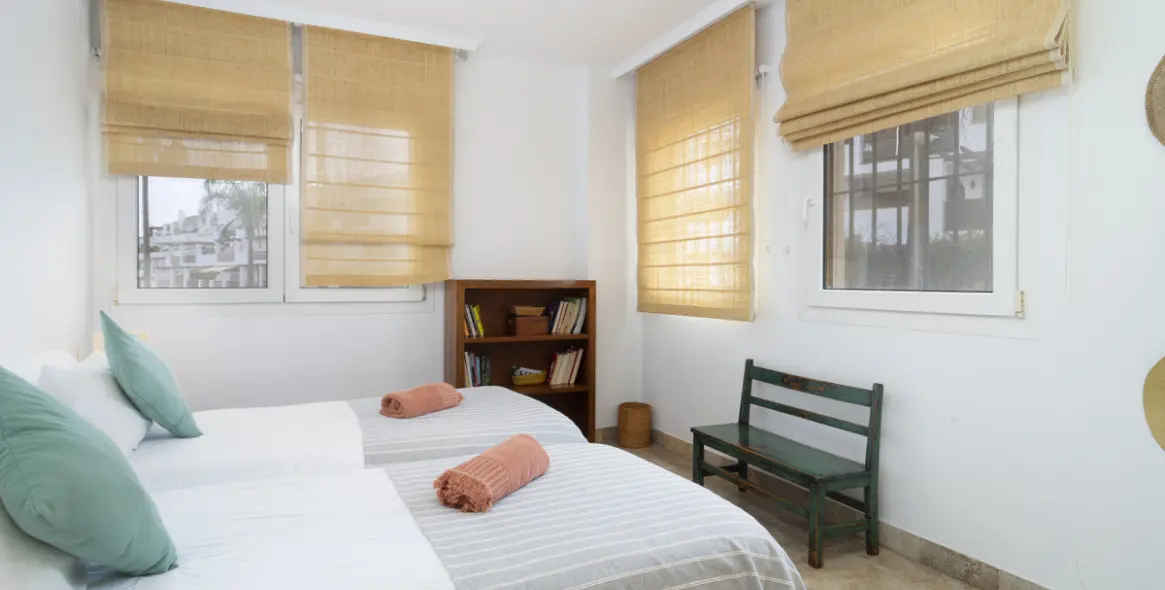 Short-term rent of middle floor apartment in The Golden Mile 24
