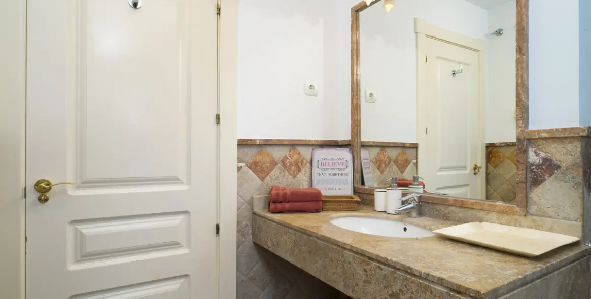 Short-term rent of middle floor apartment in The Golden Mile 25