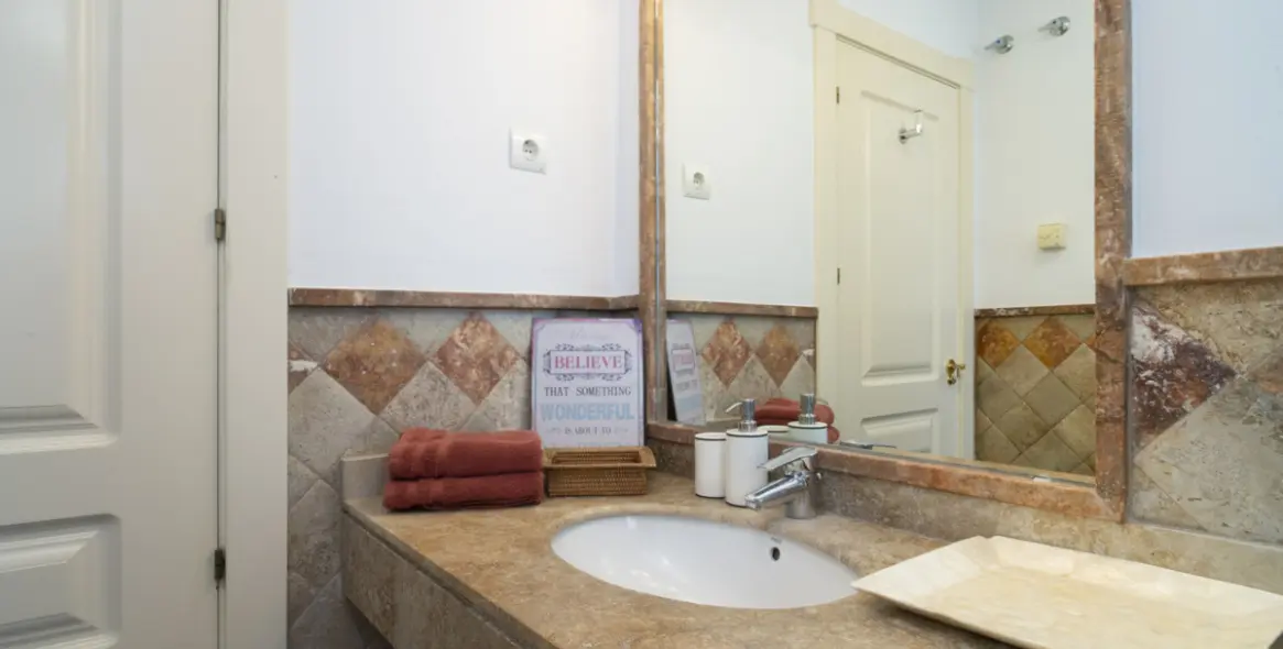 Short-term rent of middle floor apartment in The Golden Mile 26