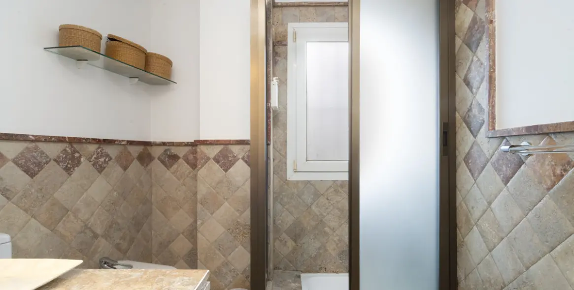 Short-term rent of middle floor apartment in The Golden Mile 27