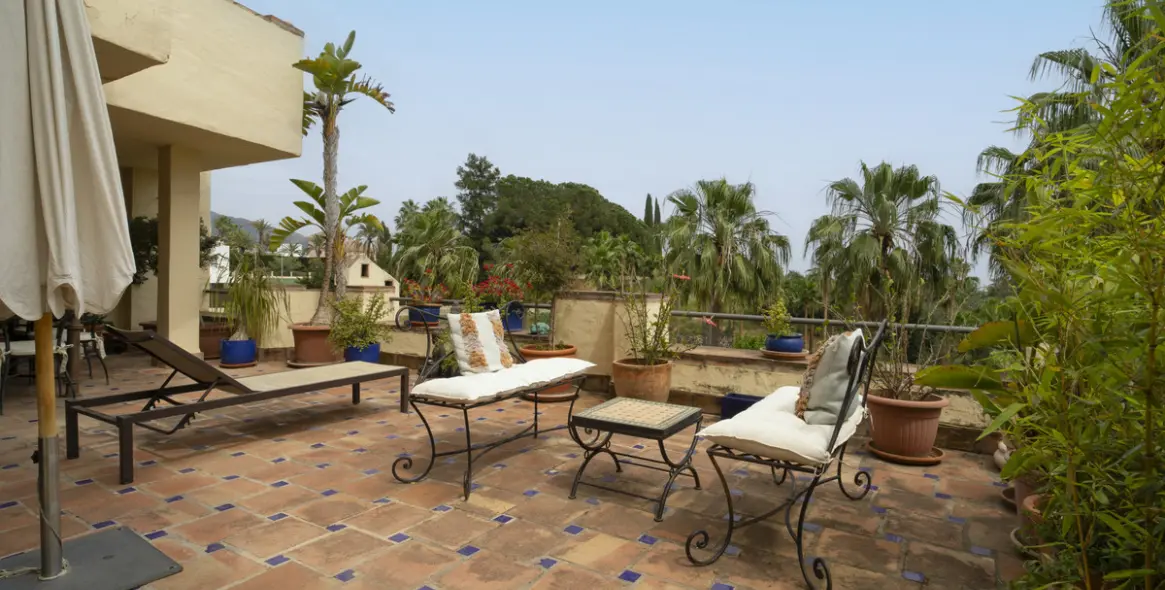 Short-term rent of middle floor apartment in The Golden Mile 47