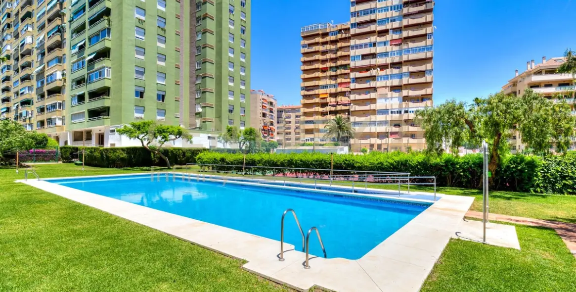 Venta de apartamento en planta media en Fuengirola 37