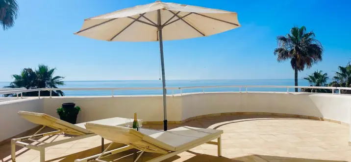 Venta de apartamento en planta baja en Estepona 1