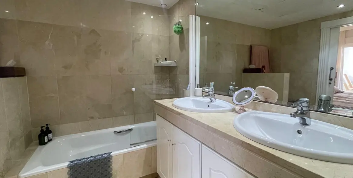 Venta de apartamento en planta baja en Estepona 18