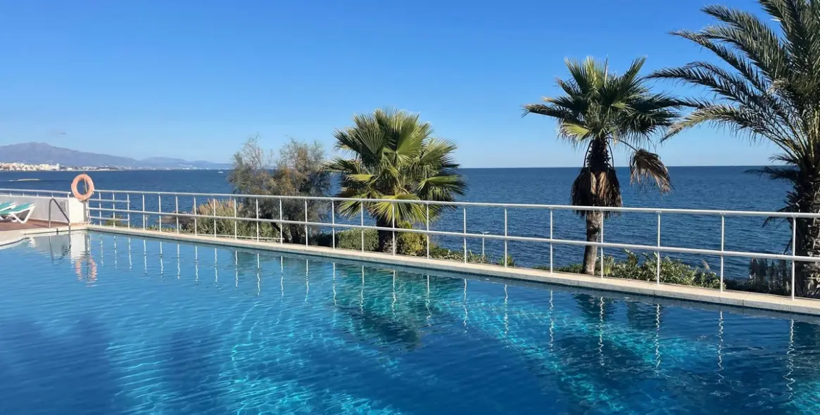 Venta de apartamento en planta baja en Estepona 28