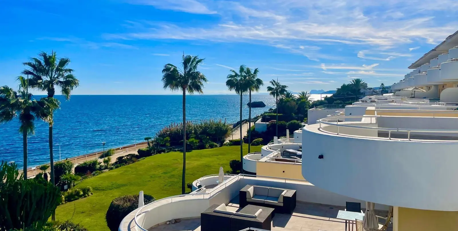 Продажа апартаментов на первом этаже в Estepona 1