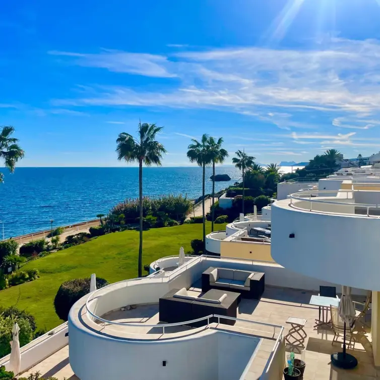 Sale of ground floor apartment in Estepona