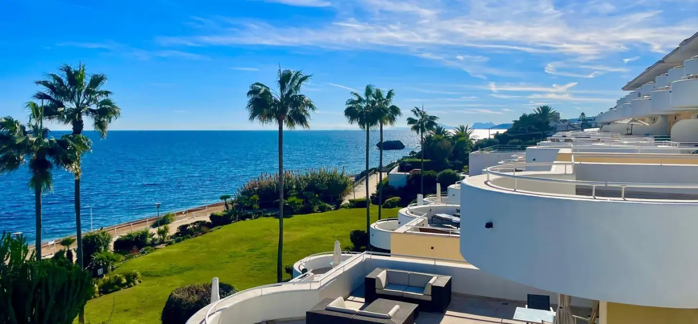 Sale of ground floor apartment in Estepona 0