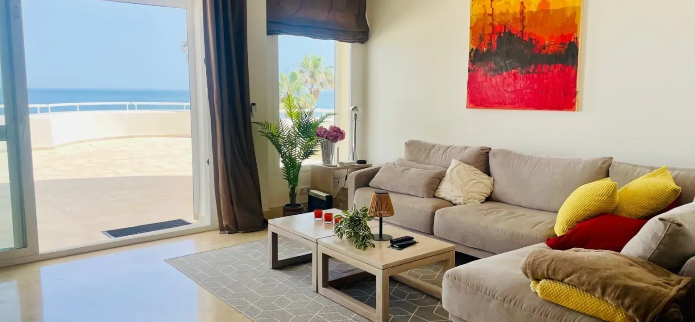 Sale of ground floor apartment in Estepona 2