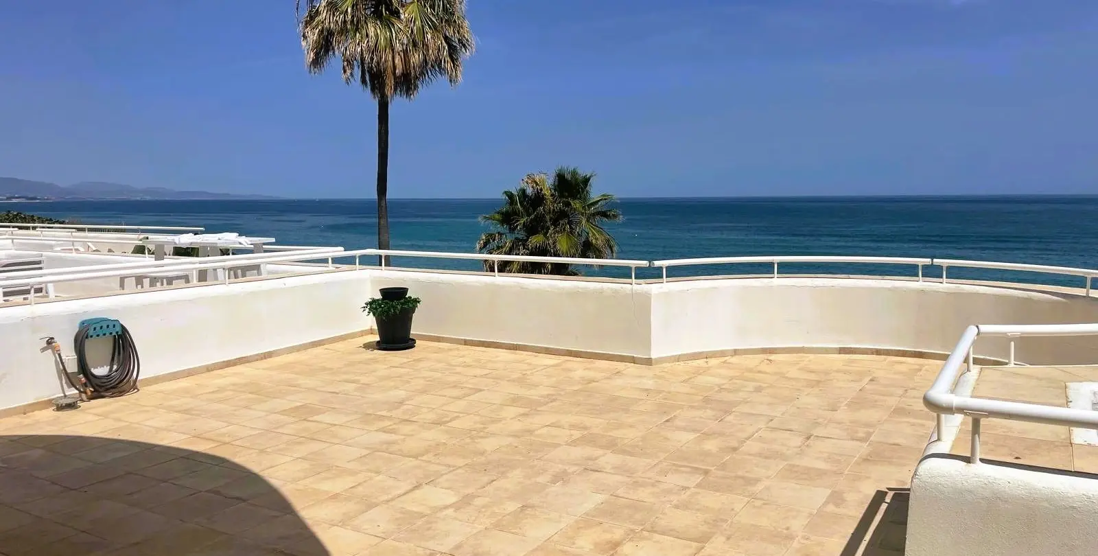 Продажа апартаментов на первом этаже в Estepona 10