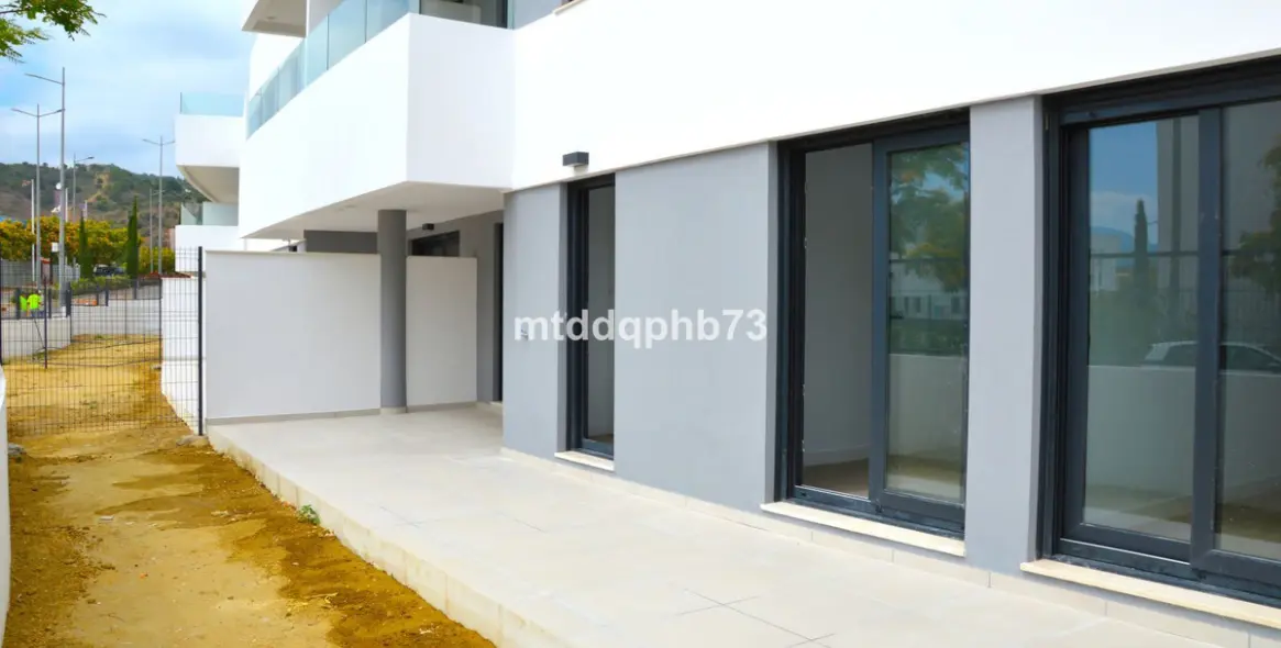 Sale of ground floor apartment in Estepona 2