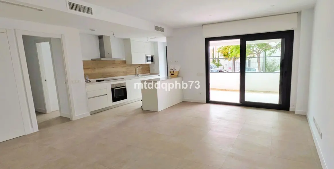 Sale of ground floor apartment in Estepona 3