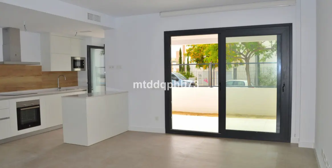 Sale of ground floor apartment in Estepona 5