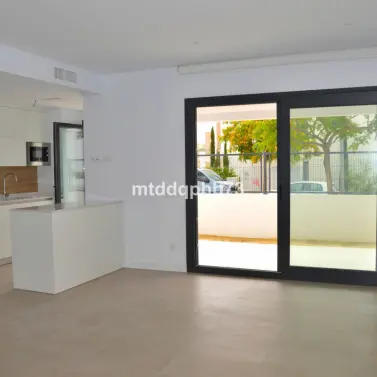 Venta de apartamento en planta baja en Estepona