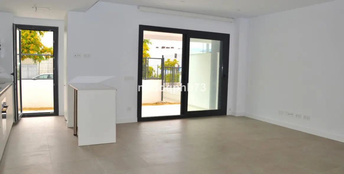 Sale of ground floor apartment in Estepona 6