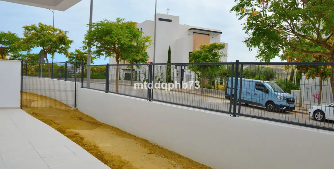 Sale of ground floor apartment in Estepona 10