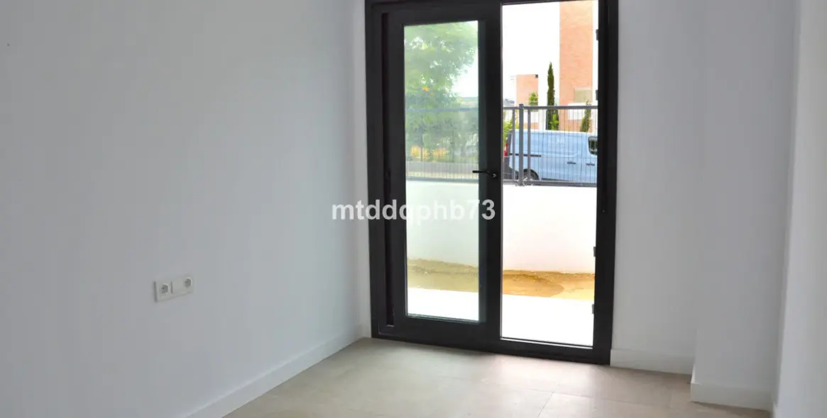 Sale of ground floor apartment in Estepona 13