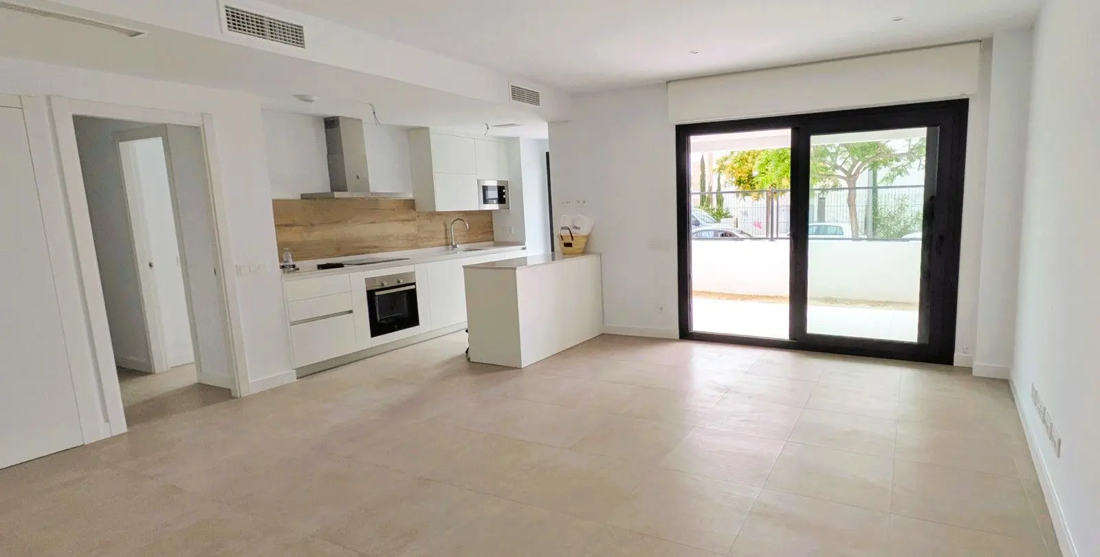 Sale of ground floor apartment in Estepona 1