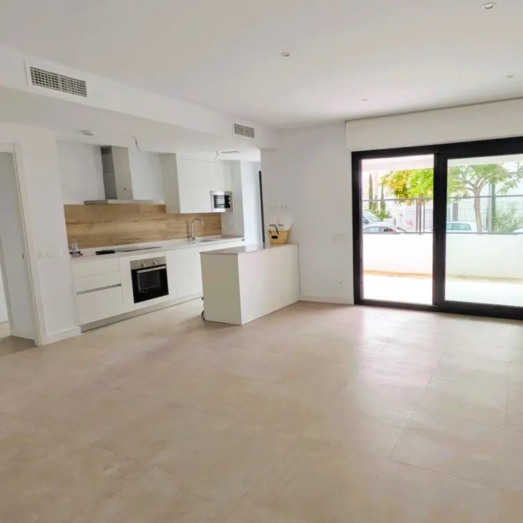 Sale of ground floor apartment in Estepona