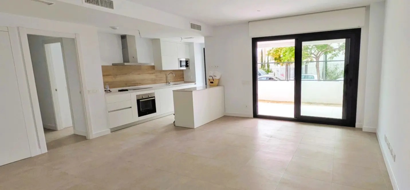 Sale of ground floor apartment in Estepona 0