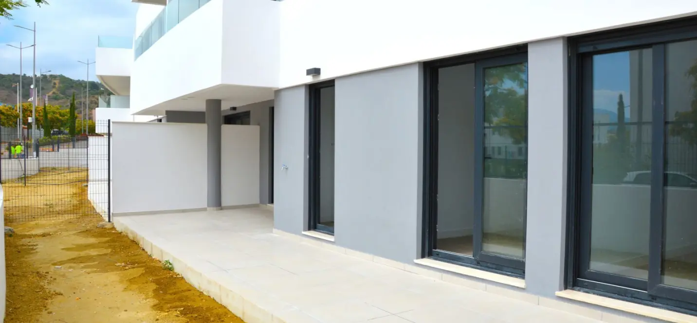Sale of ground floor apartment in Estepona 2
