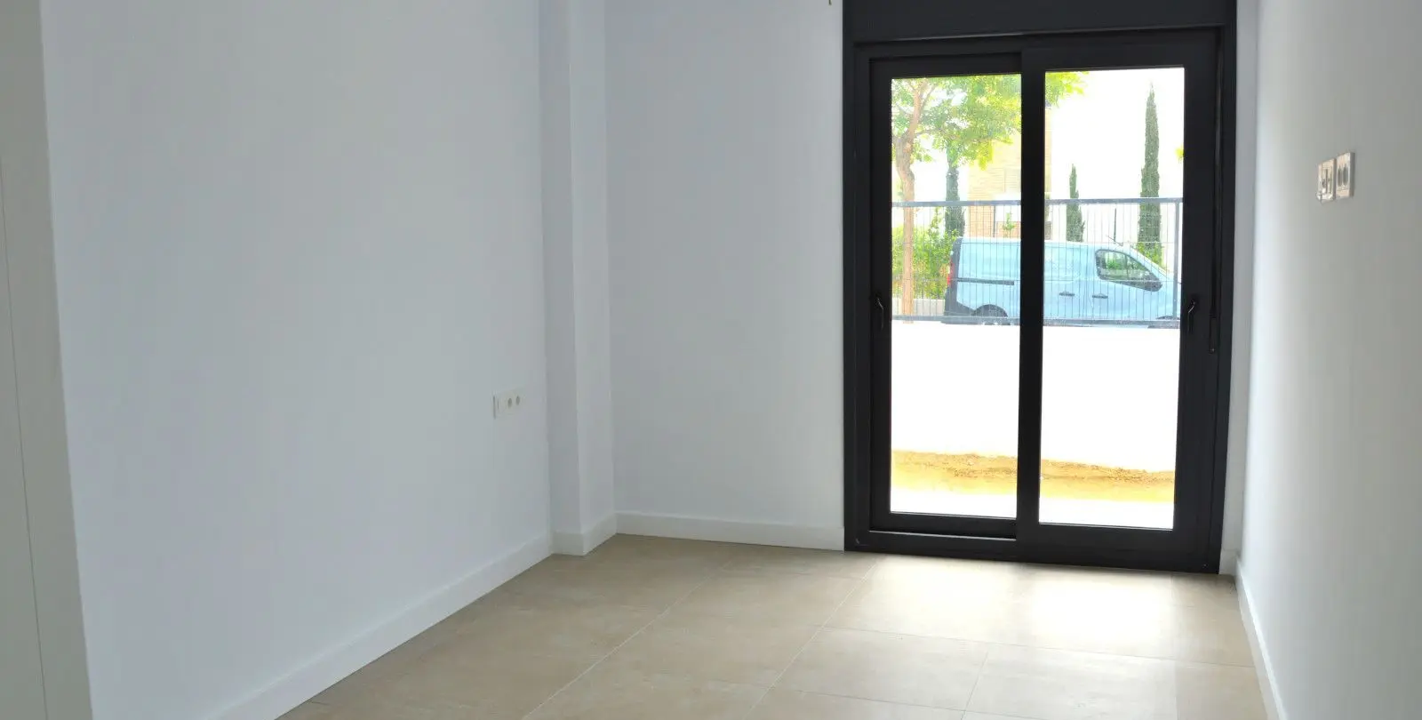 Sale of ground floor apartment in Estepona 11
