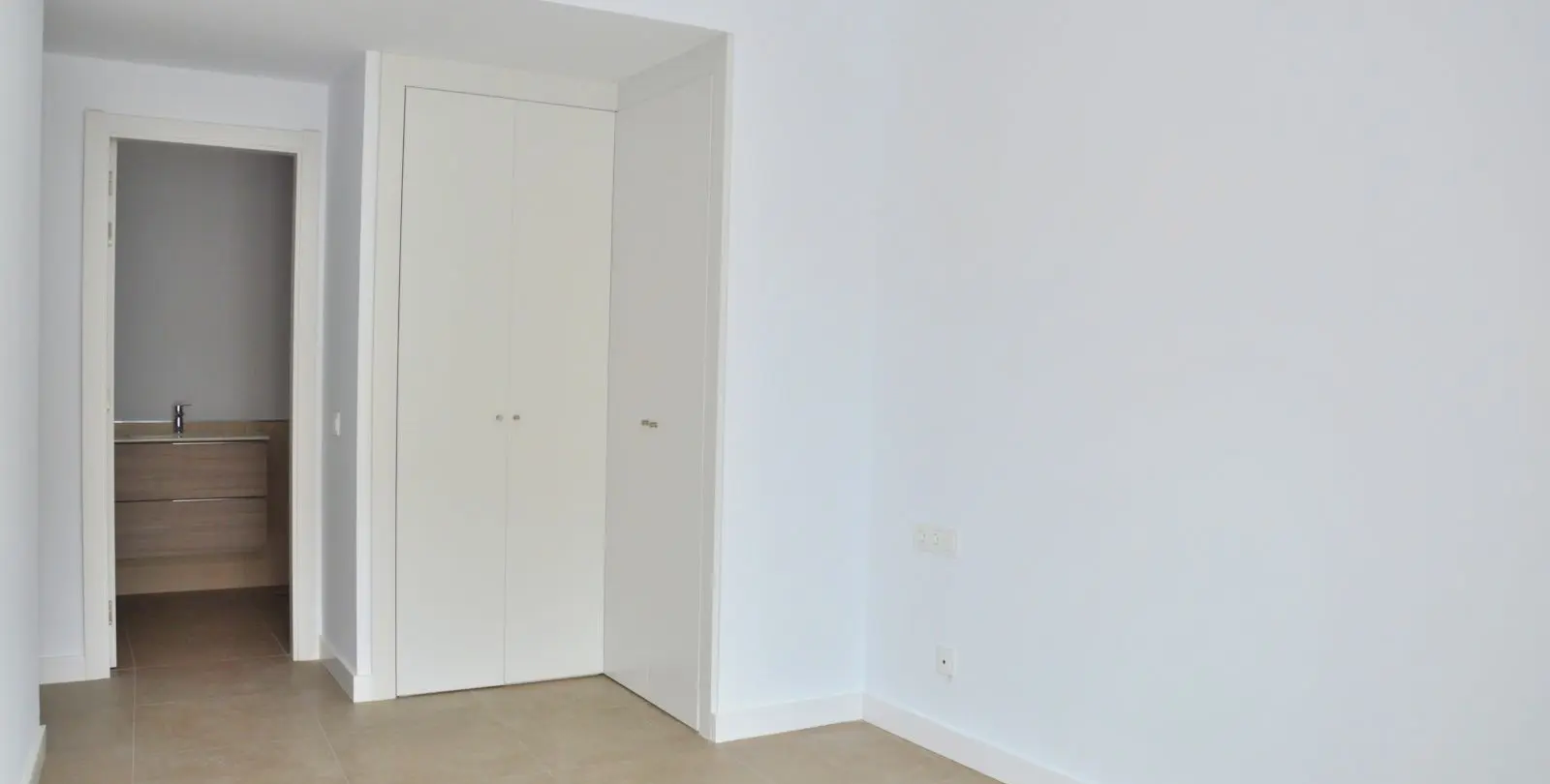 Sale of ground floor apartment in Estepona 12