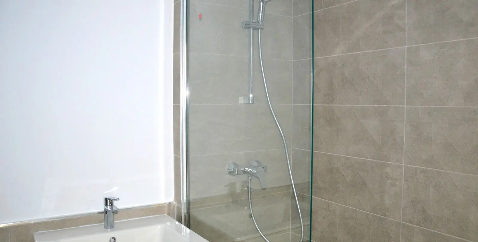 Sale of ground floor apartment in Estepona 17