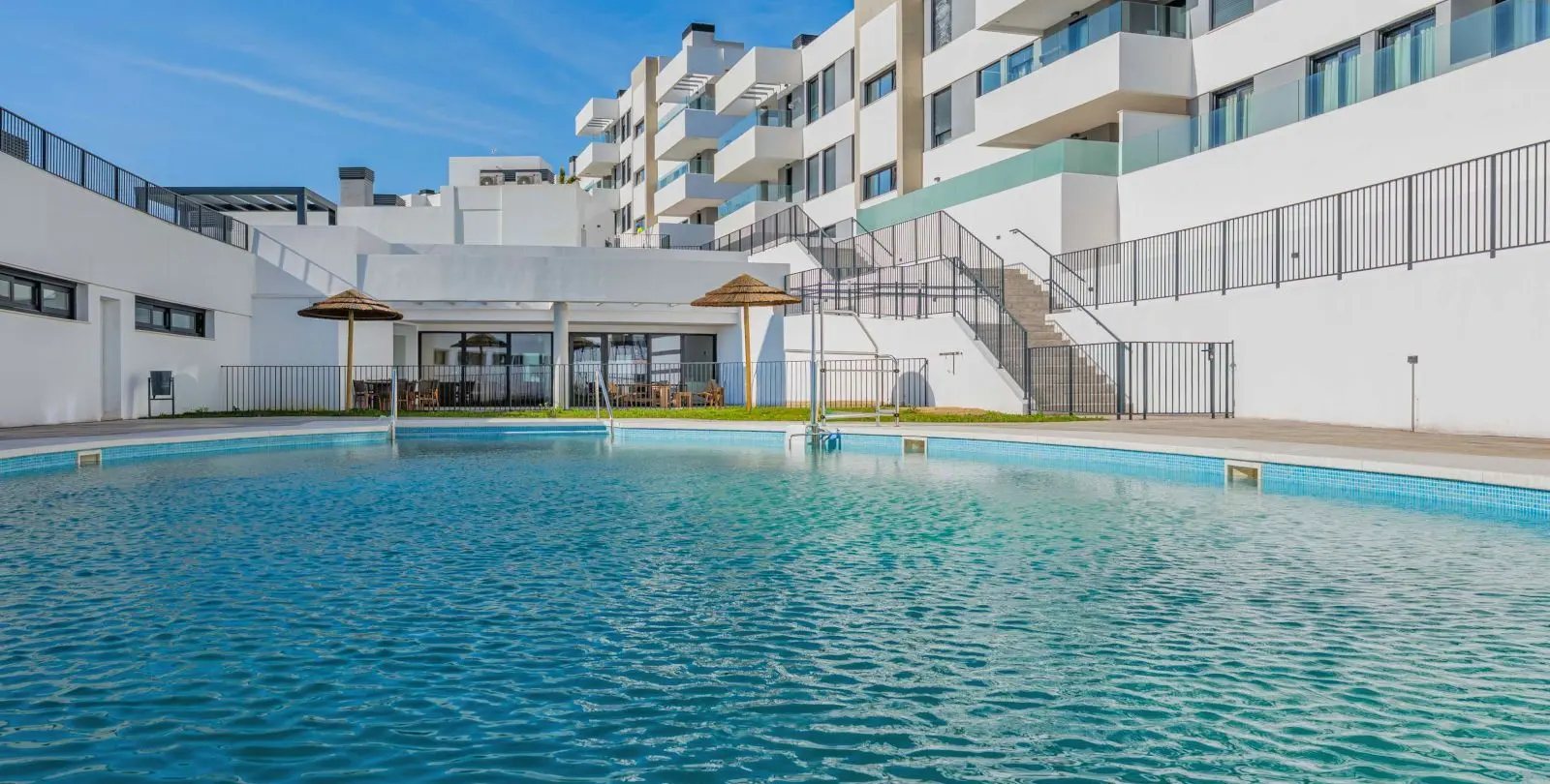 Sale of ground floor apartment in Estepona 25