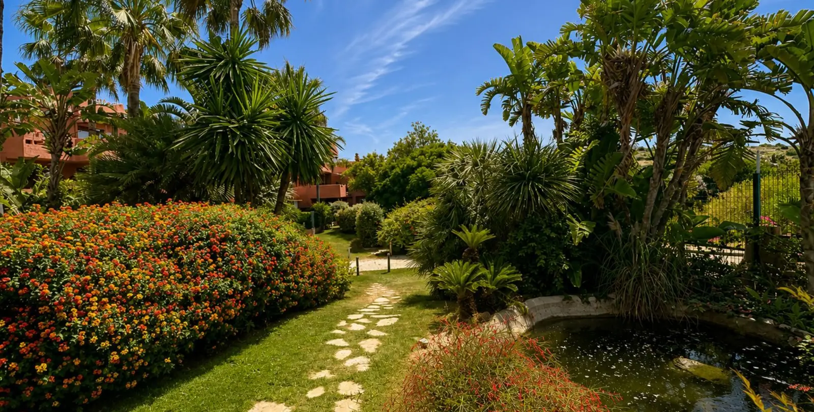 Venta de ático dúplex en Casares 30