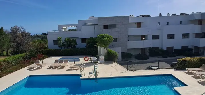 Продажа апартаментов на первом этаже в Casares 0