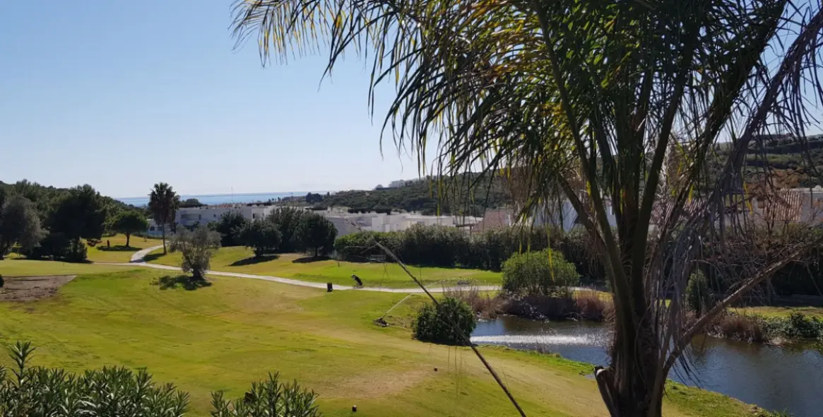 Sale of ground floor apartment in Casares 21