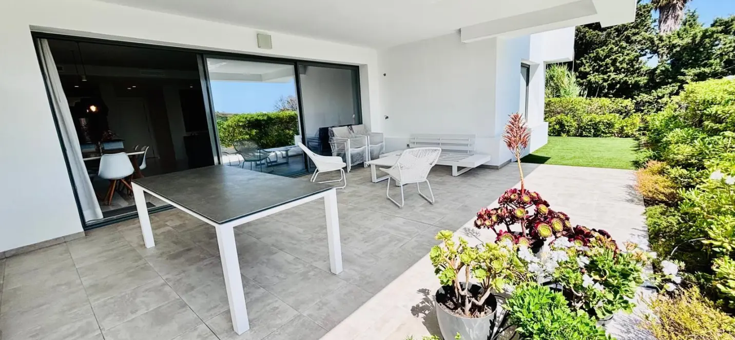 Venta de apartamento en planta baja en Casares 1