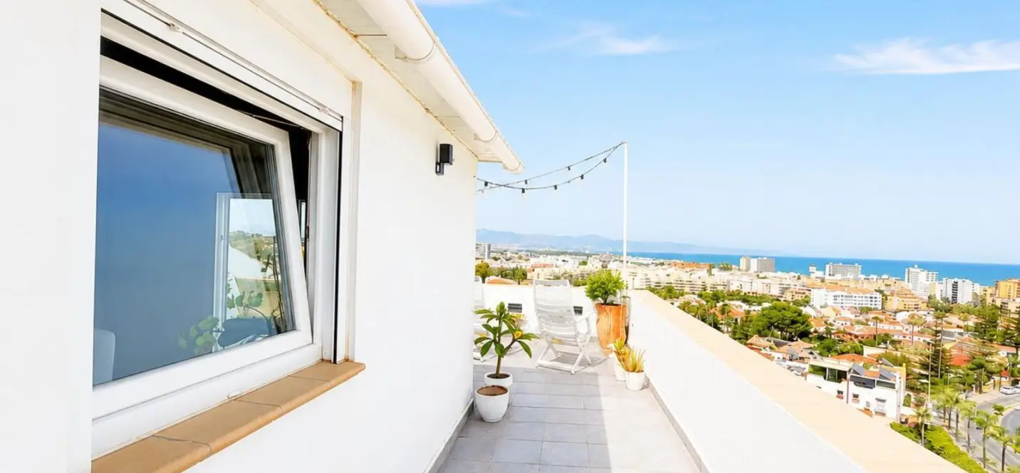 Sale of penthouse duplex in Torremolinos 2