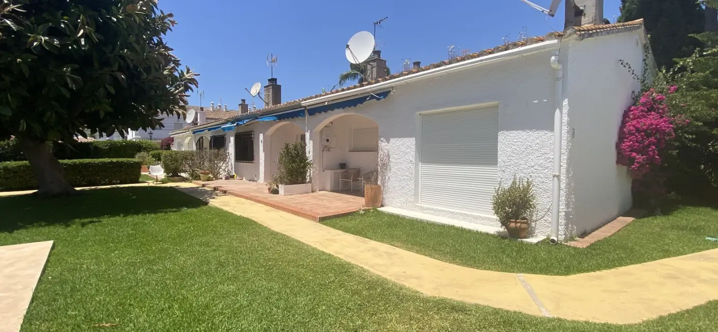 Venta de adosado en Cortijo Blanco 0