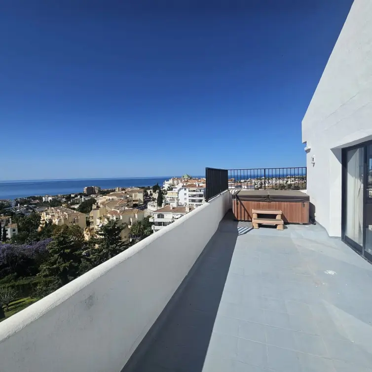 Sale of penthouse in Riviera del Sol