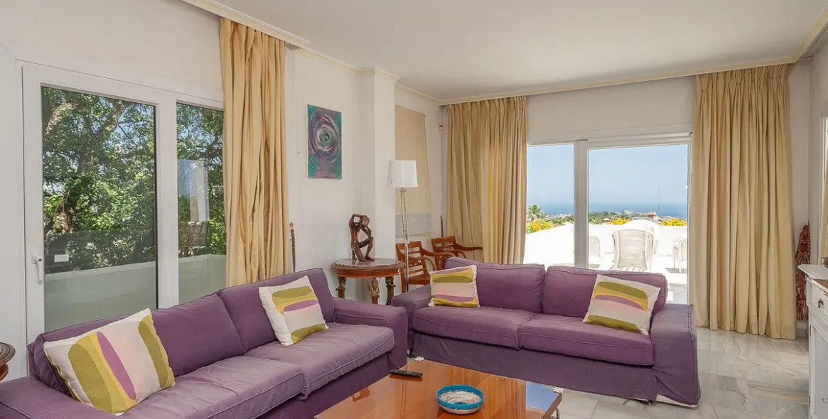 Sale of middle floor apartment in La Mairena 2