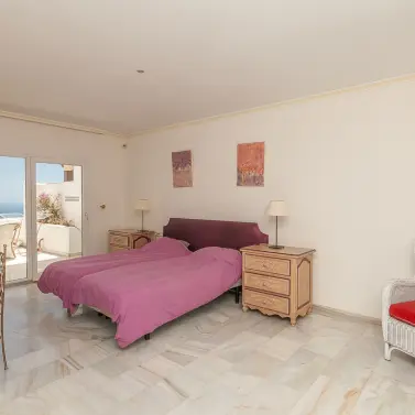 Sale of middle floor apartment in La Mairena