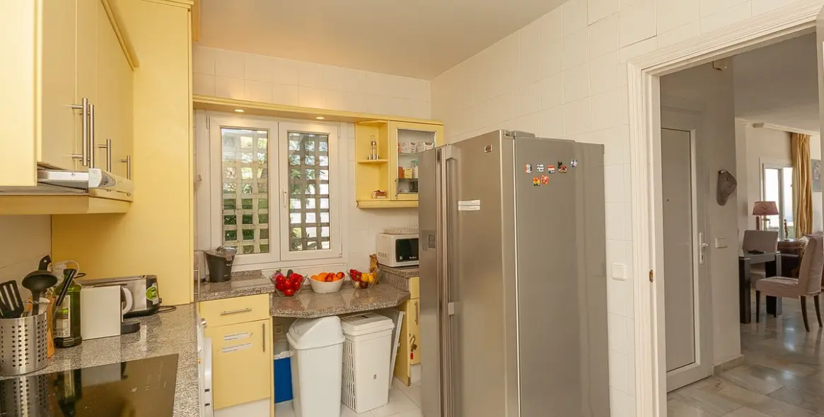 Sale of middle floor apartment in La Mairena 13
