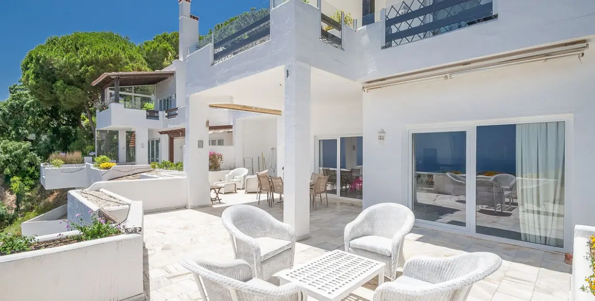 Sale of middle floor apartment in La Mairena 15