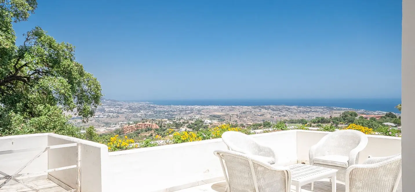 Sale of middle floor apartment in La Mairena 0